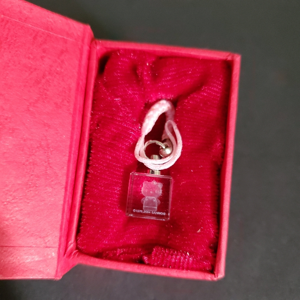 Hello Kitty 3D crystal in original box